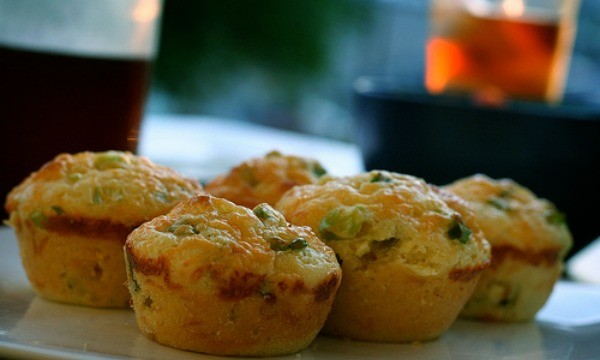 Muffin-salati-con-cipolla-e-pancetta